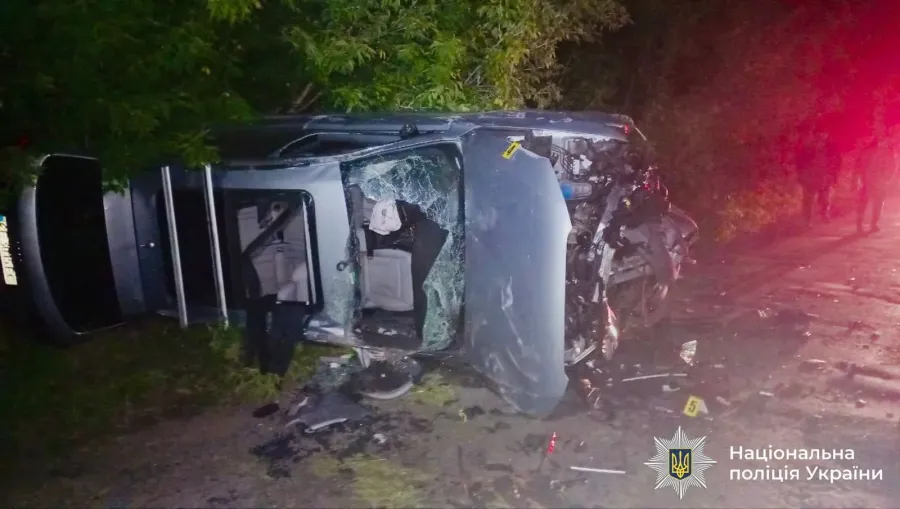 Тілесні ушкодження отримали двоє водіїв та пасажир