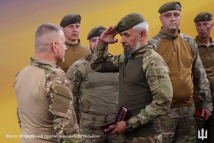 Воїн отримали ордени «За мужність» ІІІ ступеня з рук генерал-майора Віктора Ніколюка