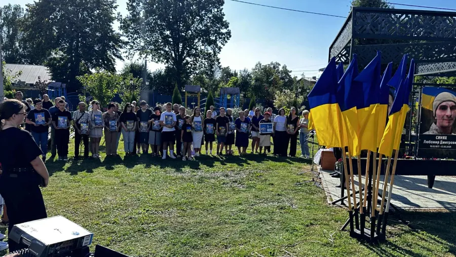 Участь у "Дзвоні пам'яті" взяли рідні загиблих бійців. Фото: Іван Мазурик, Микола Хомин