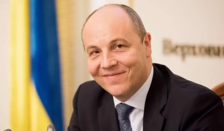 За інформацією медіа, стрілець  здійснив в Андрія Парубія п'ять пострілів