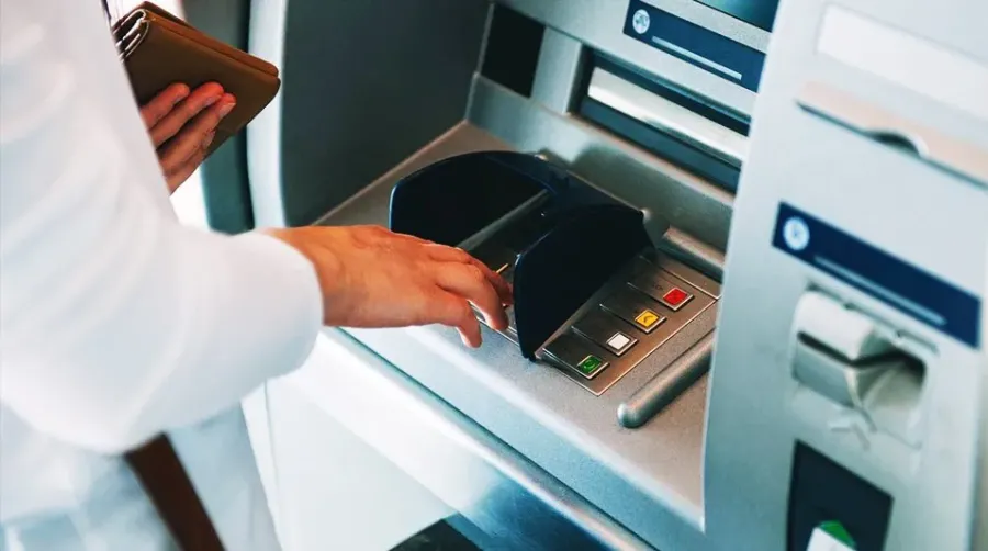 Ілюстроване фото. Аферистка скористалася довірливістю пенсіонерки