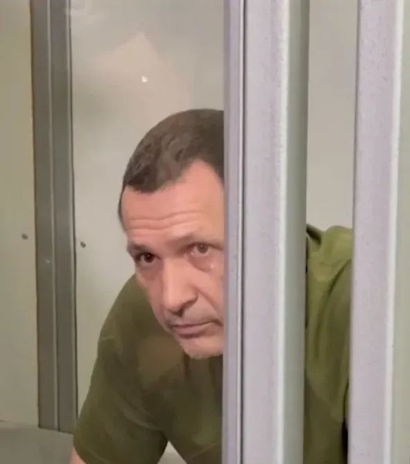 Підозрюваний заперечує, що російські спецслужби шантажували його. Фото: скрін із відео