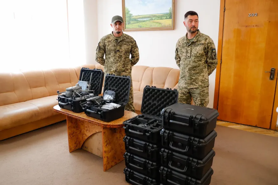102 бригаді ТрО передали 11 сучасних квадрокоптерів вартістю понад 2,3 млн гривень