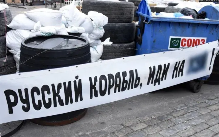 Ілюстроване фото. Робітники пояснити прослуховування російської музики випадковістю