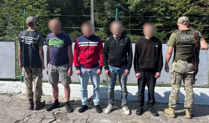 Прикордонний наряд здійснив два попереджувальних постріли вгору 
