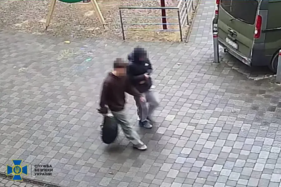 Обидві вибухівки були по черзі приведені в дію: один з хлопців загинув, інший — постраждав