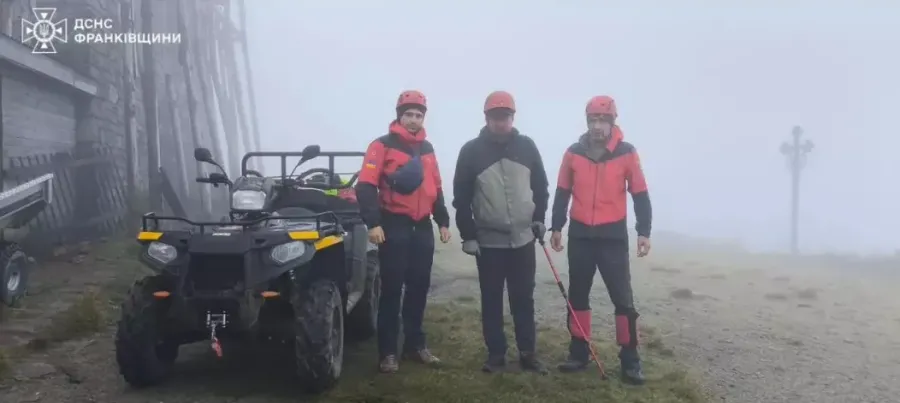 Під час руху туристичним маршрутом на гору Піп Іван турист травмував ногу 