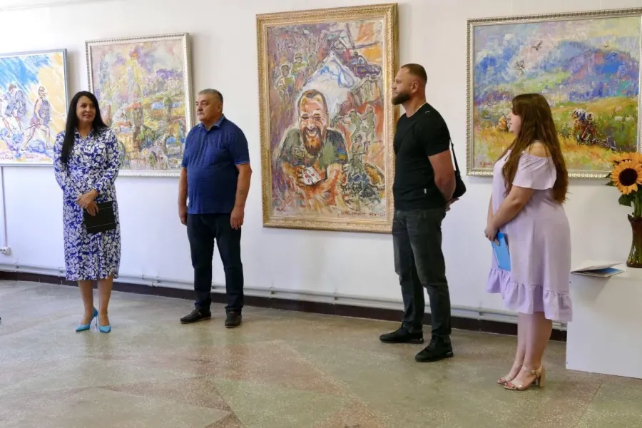 На виставці представлено картини, створені упродовж 2024-2025 років. Фото: Калуська міська рада