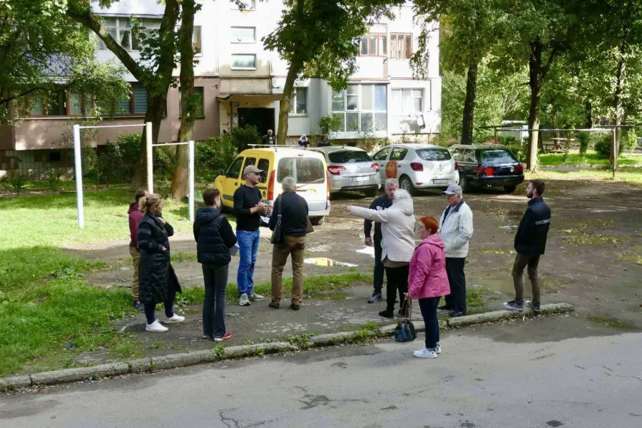 Комісія здійснила візит на звернення мешканців. Фото: Калуська міська рада