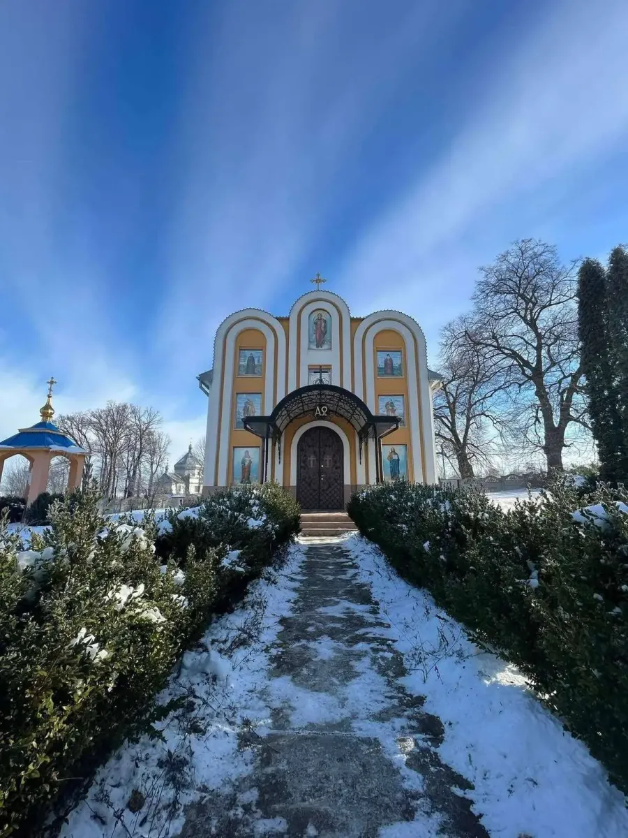 Ілюстроване фото. Завершиться хресний хід знову у Свято-Михайлівському Скиту, де будуть молитись до Пресвятої Богородиці
