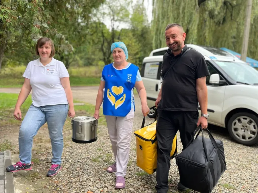 Завдяки фандрейзинговій кампанії Карітас отримав 178 тисяч гривень на харчування людей у потребі. Фото: Франківськ Карітас