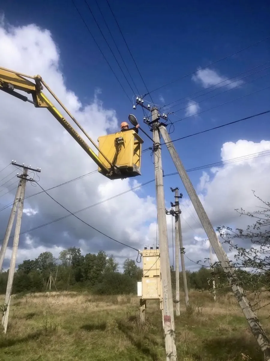 На сьогодні працівники "Міськсвітла" вже замінили в Кропивнику 40 світильників. Фото: Калуська міська рада