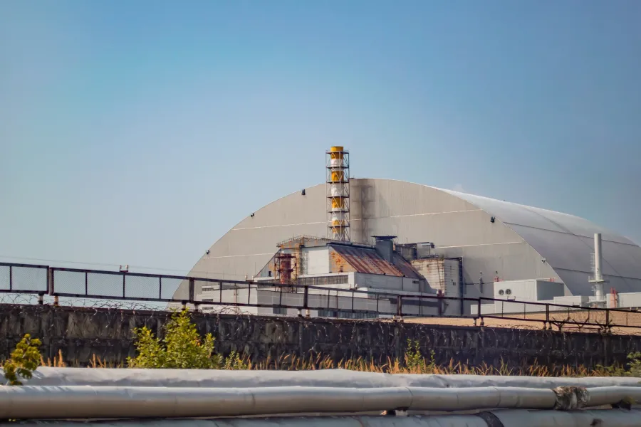 Блекаут тривав на обʼєктах колишньої Чорнобильської атомної станції. Фото: Getty Images