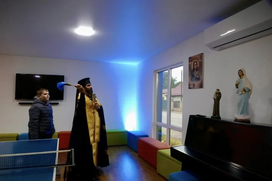 Центр будувався впродовж року