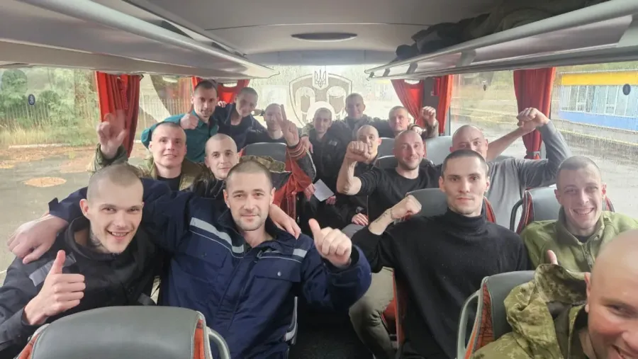 Володимир Пугач на фото перший зліва у першому ряді