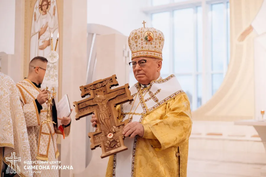 Частинку Хреста Господнього передали для постійного вшанування в Старуні