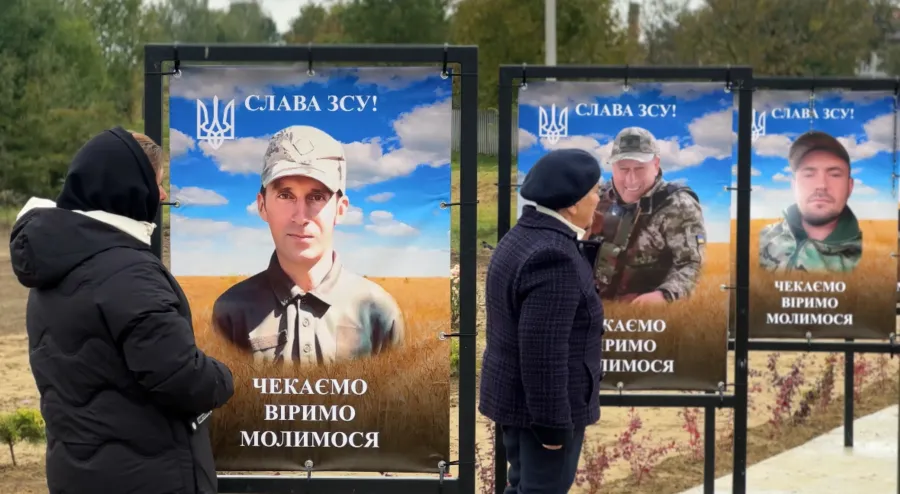 На Алеї віри та надії розмістили портрети 11 зниклих безвісти воїнів