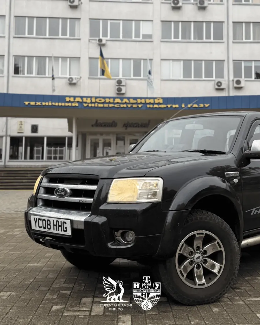 Це вже третій автомобіль, який студенти ІФНТУНГ передають на потреби Збройних сил України