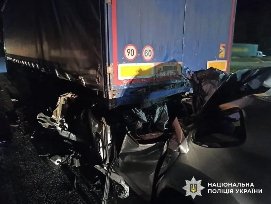 Водій легковика та його пасажир загинули на місці події