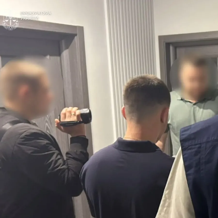 Усім трьом посадовцям повідомили про підозру