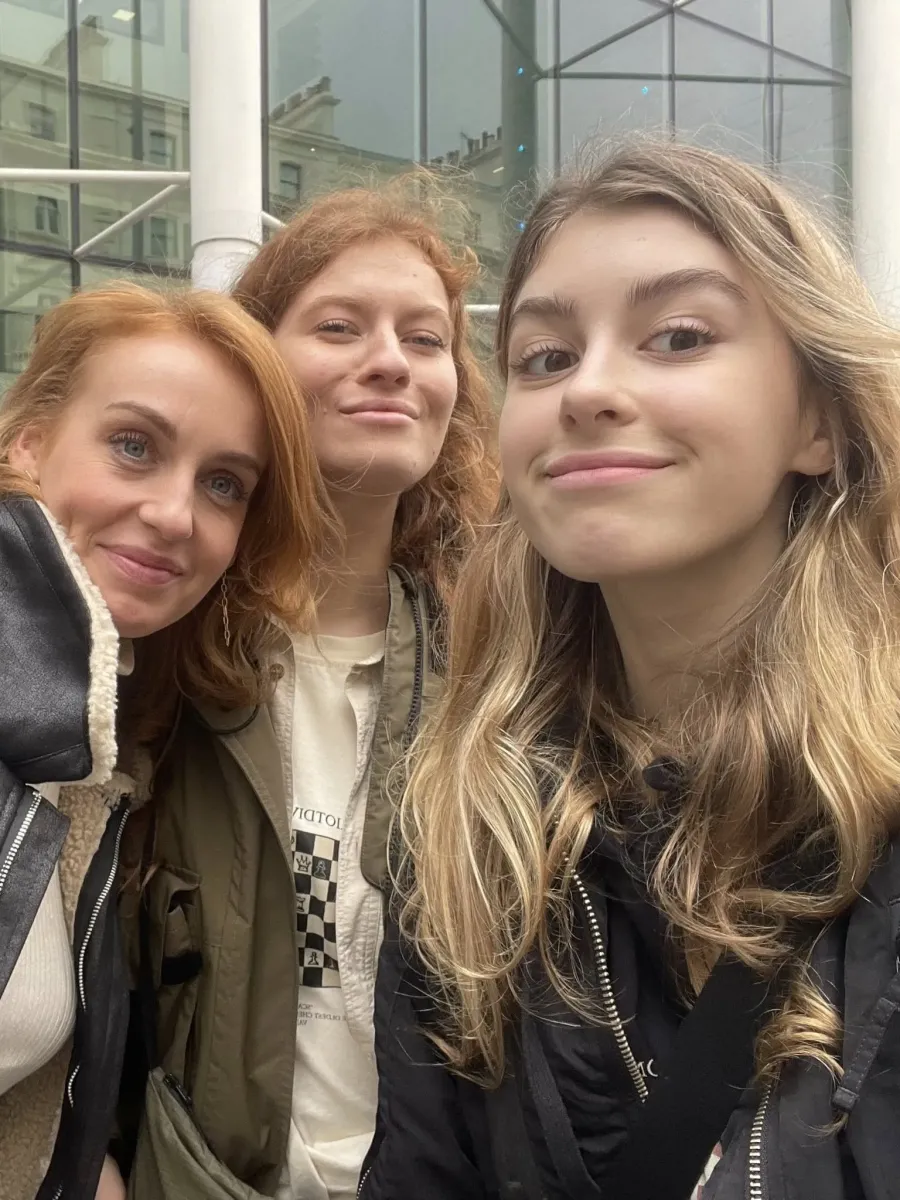 Дівчата у Лондоні надали допомогу постраждалому в аварії