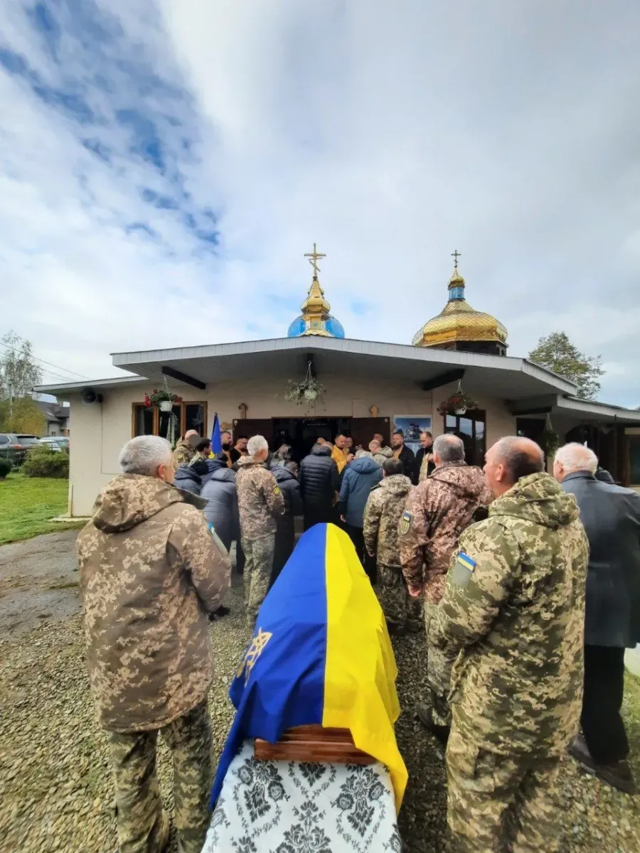 З воїном попрощалася численна Новицька громада і побратими