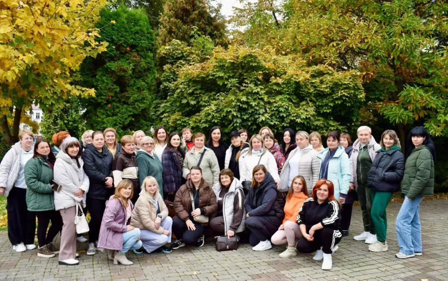 На учасниць чекають насичені дні: майстер-класи з виготовлення свічок, спортивні заходи, музикотерапія