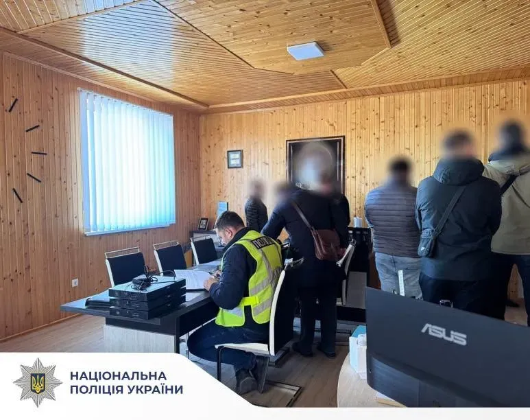 Поліцейські вилучили речові докази, які вже направлено на експертизу