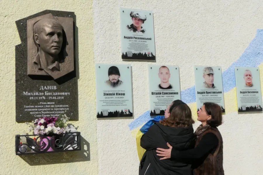 Калуська громада вшанувала пам’ять полеглих Захисників України. Фото: Калуська міська рада