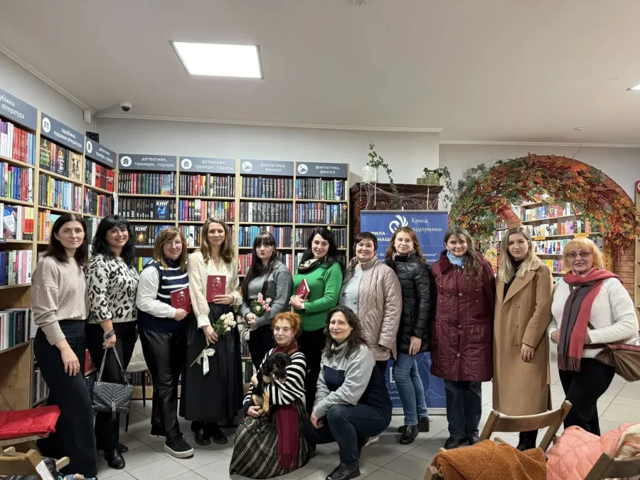 У Калуші презентували книгу поезій про жінок. Фото: Книгарня Є