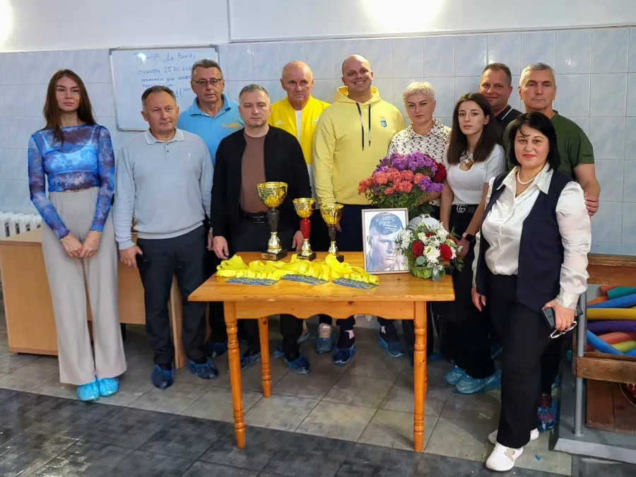 У Бурштині вшанували пам'ять про Дмитра "Да Вінчі" Коцюбайла. Фото: Бурштинська міська рада