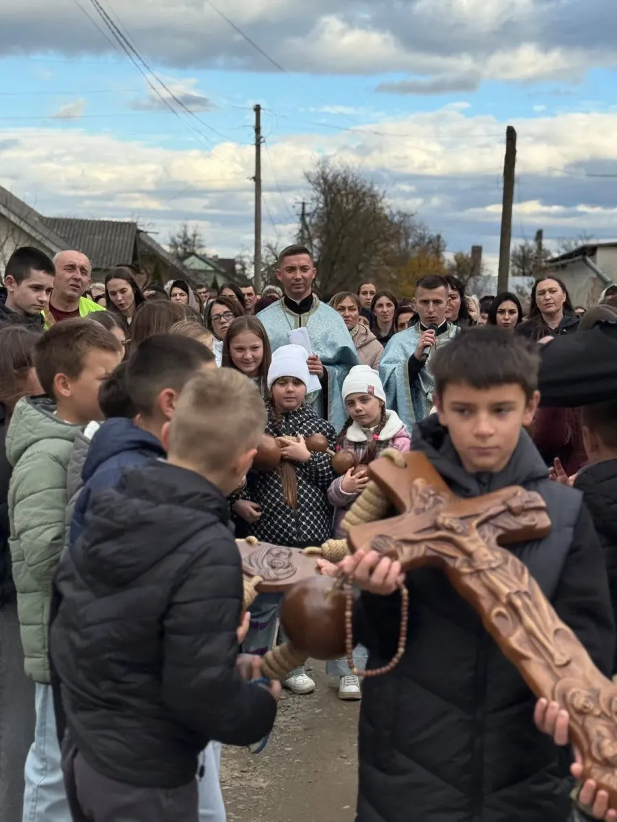 Маршрут вервиці щороку змінюється, охоплюючи різні частини села