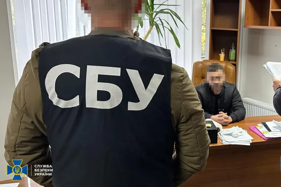 Свої "послуги" адвокат оцінював у суми від 3 до 5 тисяч доларів США