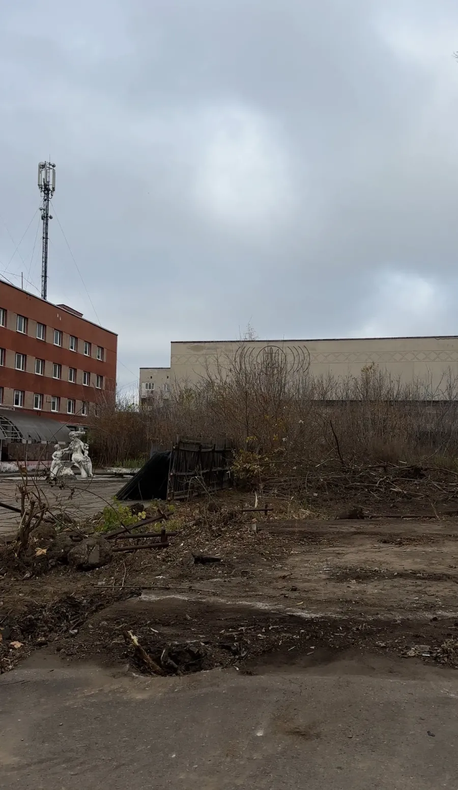 Площу відкриють, але натомість перекриють прохід між готелем та кінотеатром