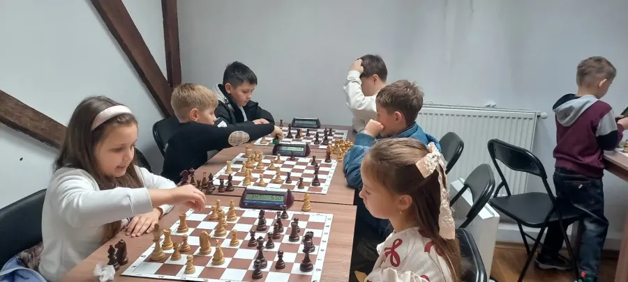 Калуські шахісти взяли участь у відкритому турнірі. Фото: Кімната школяра