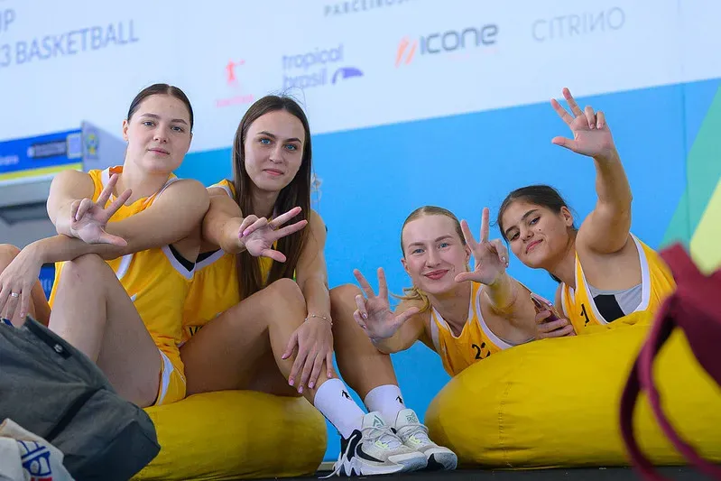 Прикарпатки везуть в Україну "срібло" Кубка світу з Бразилії. Фото: Спортивна студентська спілка України