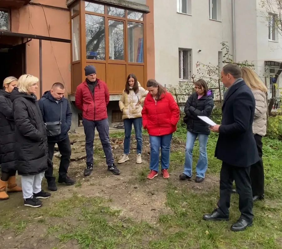 Мешканці будинку проти встановлення, бо пандус "задовгий" і "некрасивий"