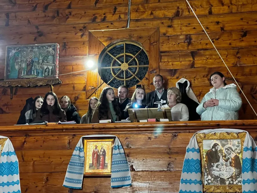 Участь у нічних молитовних чуваннях взяла молодь села Грабівка