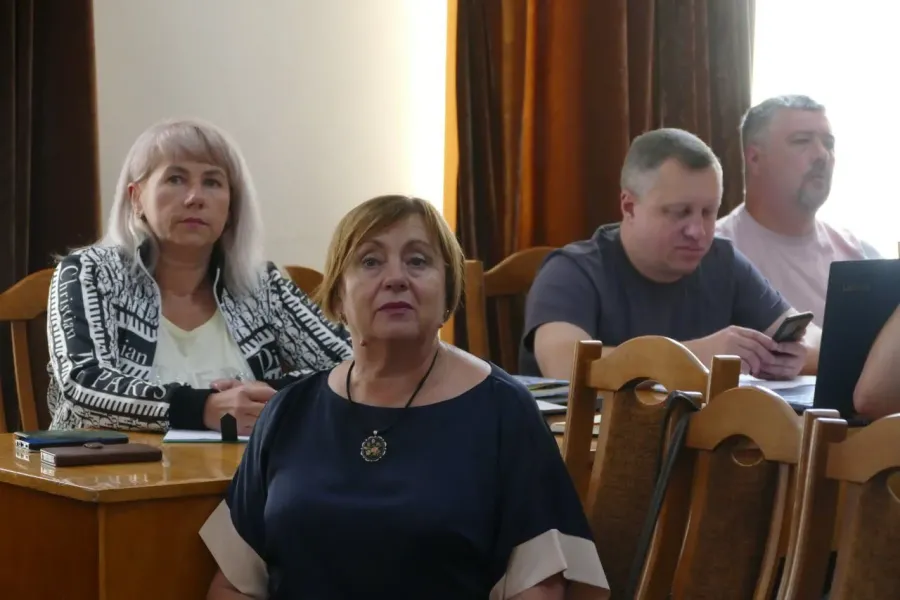 Староста села Марія Стасюк запропонувала назвати нову вулицю іменем Євгена Пасічника. Фото: Калуська міська рада