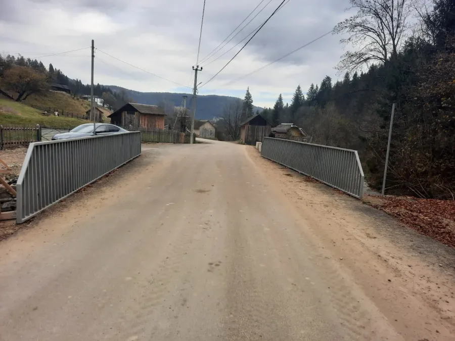 Обидва мости завдовжки по 6 метрів