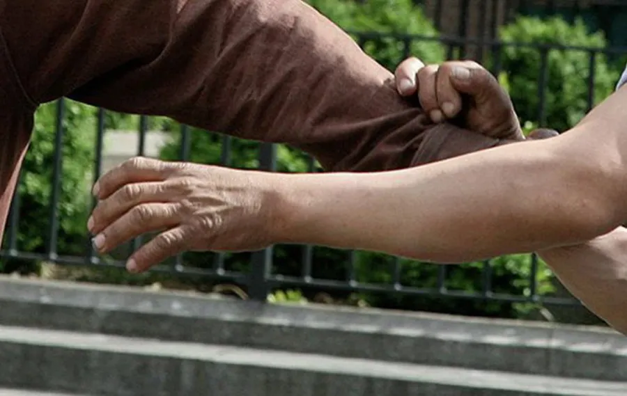 Ілюстроване фото. Пенсіонер бив сусідку по голові