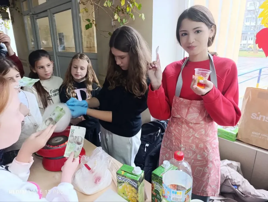 Благодійний ярмарок тривав впродовж тижня. Фото: Калуський ліцей №3