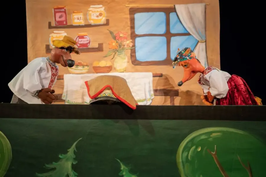 На дітей чекає цікава театральна пригода. Фото: Івано-Франківський театр ляльок