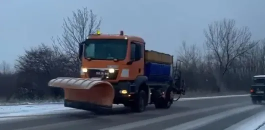 Крижаний дощ формується у випадках, коли над поверхнею землі температура повітря нижче 0 °C