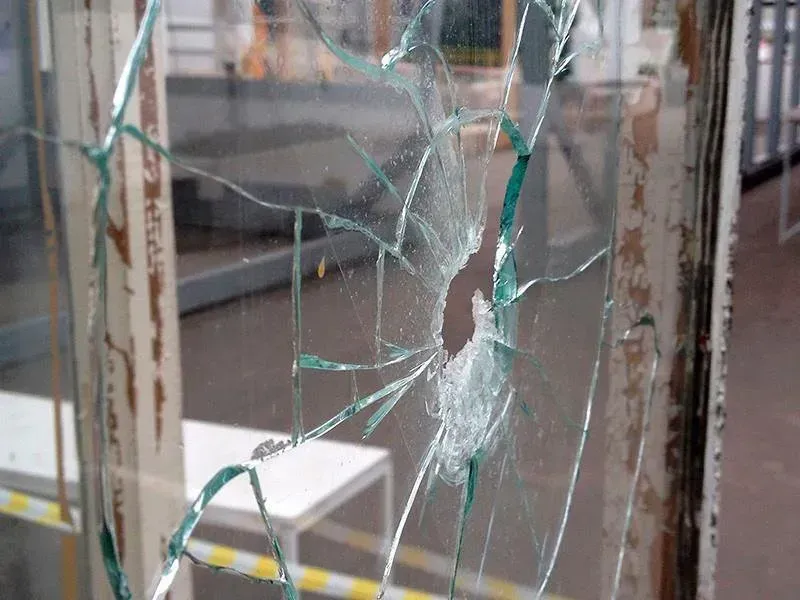 Ілюстроване фото. Троє чоловіків напали на приміщення роти охорони у Калуші