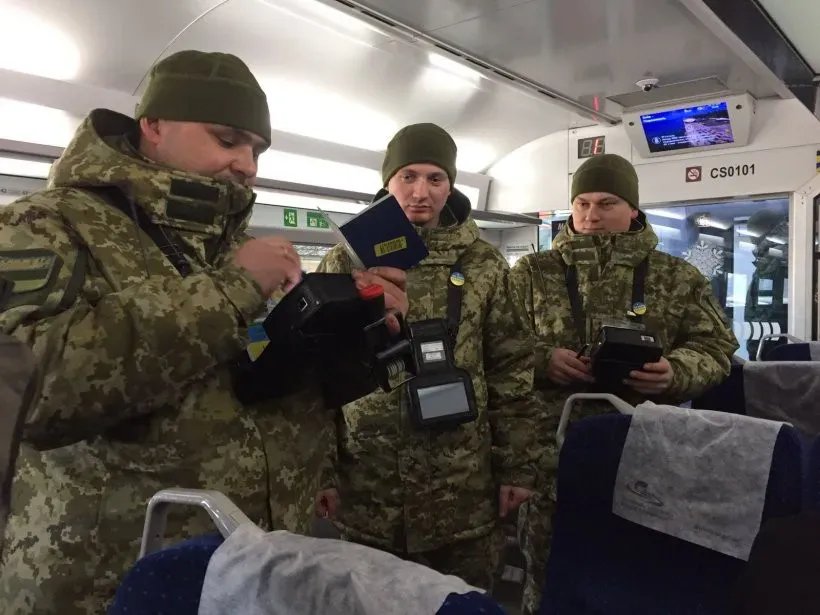 Новий механізм перевірки дозволить скоротити тривалість поїздки. Ілюстроване фото: ДПСУ