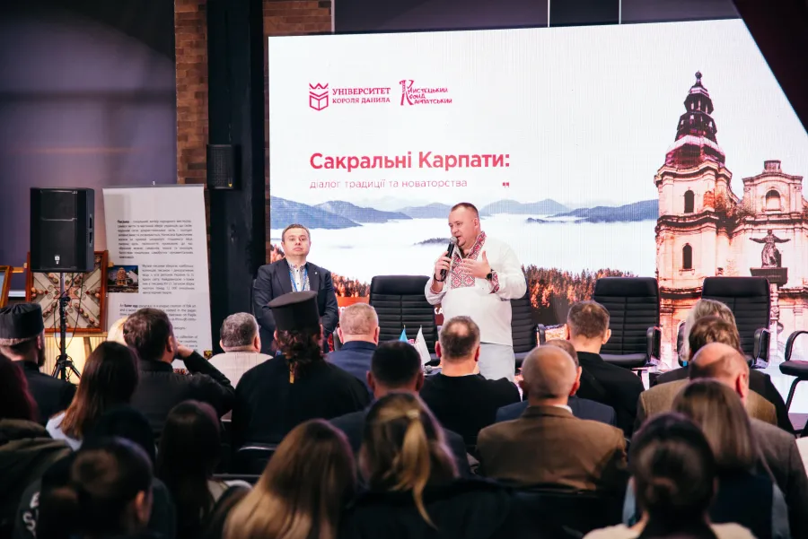 На форумі йшлося про локальні особливості етнографічних регіонів Буковини та Покуття