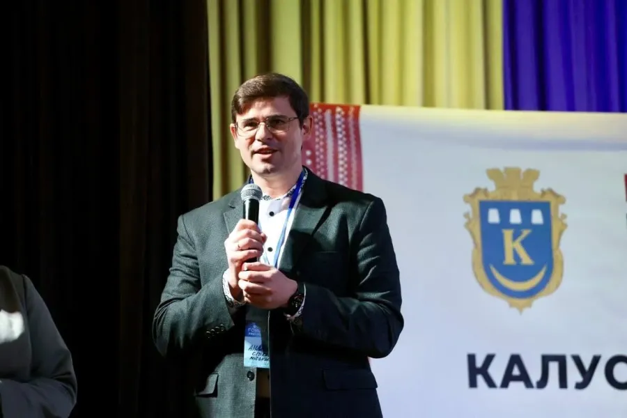 Пропонується встановити Андрію Найді надбавку за виконання особливо важливої роботи. Фото: Калуська міська рада