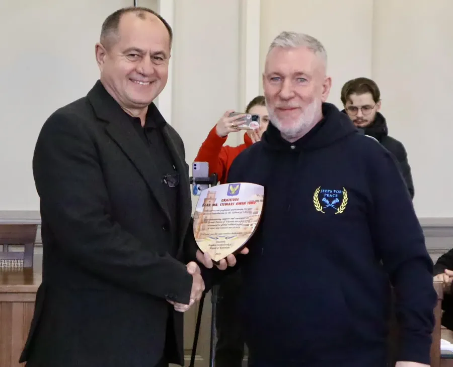 Міський голова Коломиї вручив подяку Jeeps for Peace