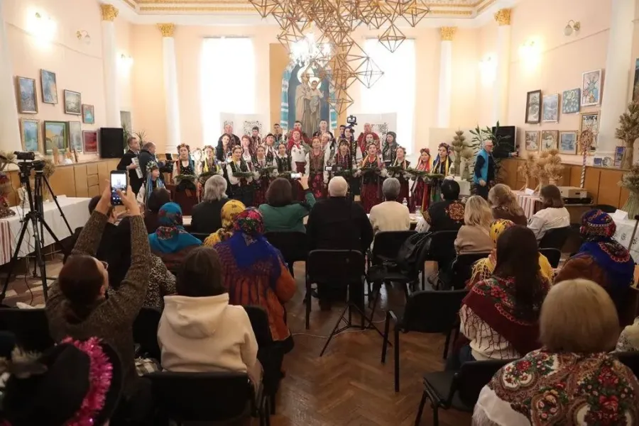 На початку заходу присутні вшанували хвилиною мовчання пам'ять воїнів ЗСУ